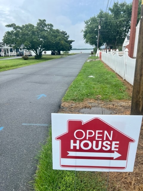 Open House directional signs bring in passersby in addition to those who saw it advertised online.